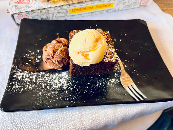 Brownie with ice cream